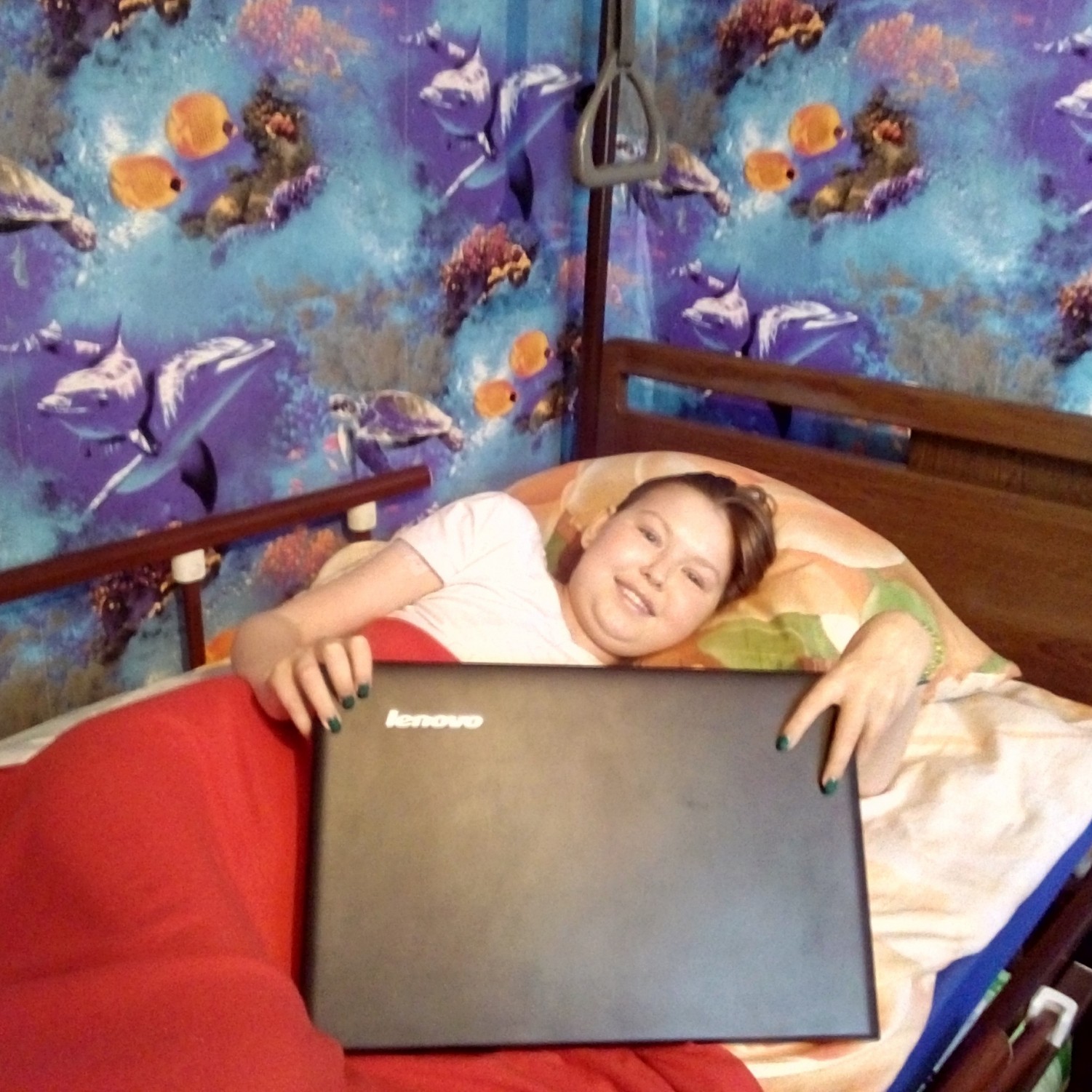 Пермский блогер Дмитрий GrimOptimist подарил ноутбук тяжелобольной девочке. 